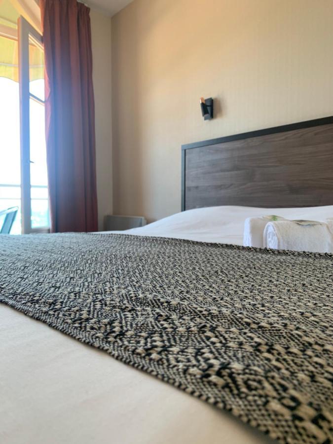 Les Pieds Dans L'Eau 2 Bed & Breakfast Cancale Exterior photo